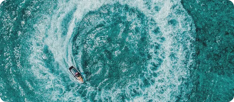 imagen de un cyclone de agua creado por una moto acuática
